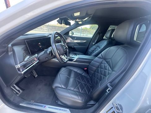 Used 2023 BMW 740i w/ Parking Assistance Package RWD image 13