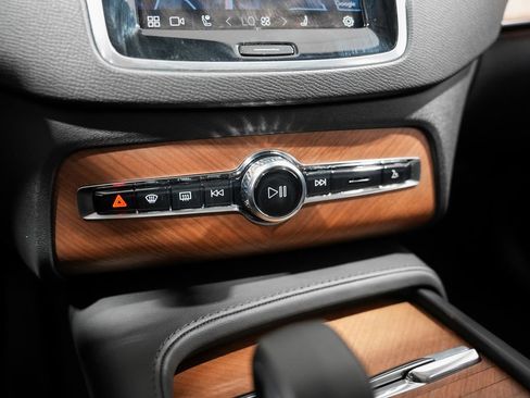 Used 2025 Volvo XC90 T8 Plus w/ Protection Package Premier image 20