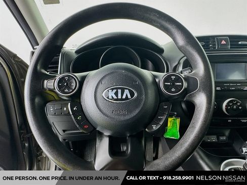 Used 2016 Kia Soul + FWD image 11