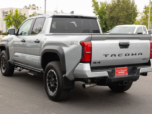 Certified 2025 Toyota Tacoma TRD Off-Road AWD/4WD image 7