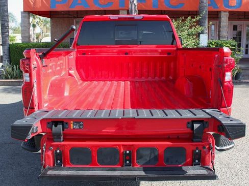 Used 2022 Chevrolet Silverado 2500 LT w/ Convenience Package image 9