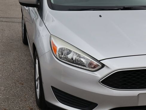 Used 2018 Ford Focus SE FWD image 4