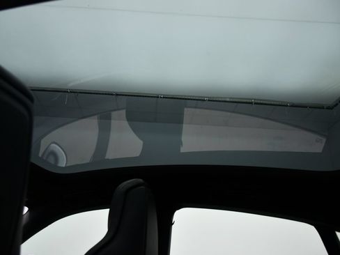 Certified 2025 Porsche Taycan AWD/4WD image 18