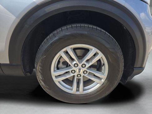 Used 2022 Ford Explorer XLT image 32