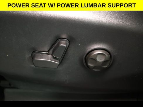 Used 2025 Chrysler Pacifica Select FWD image 8