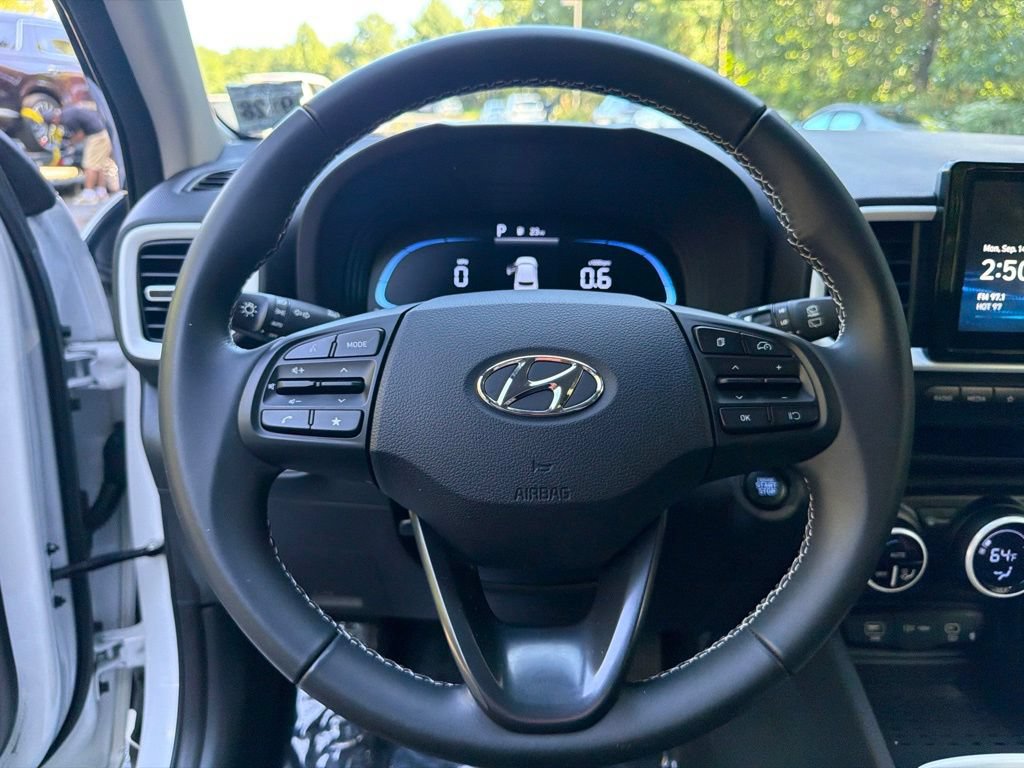 Certified 2023 Hyundai Venue Limited w/ Cargo Package FWD image 19