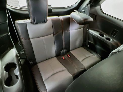 Used 2020 Nissan Pathfinder SL AWD/4WD image 27