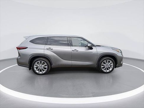 Certified 2026 Toyota Highlander Limited AWD/4WD image 11