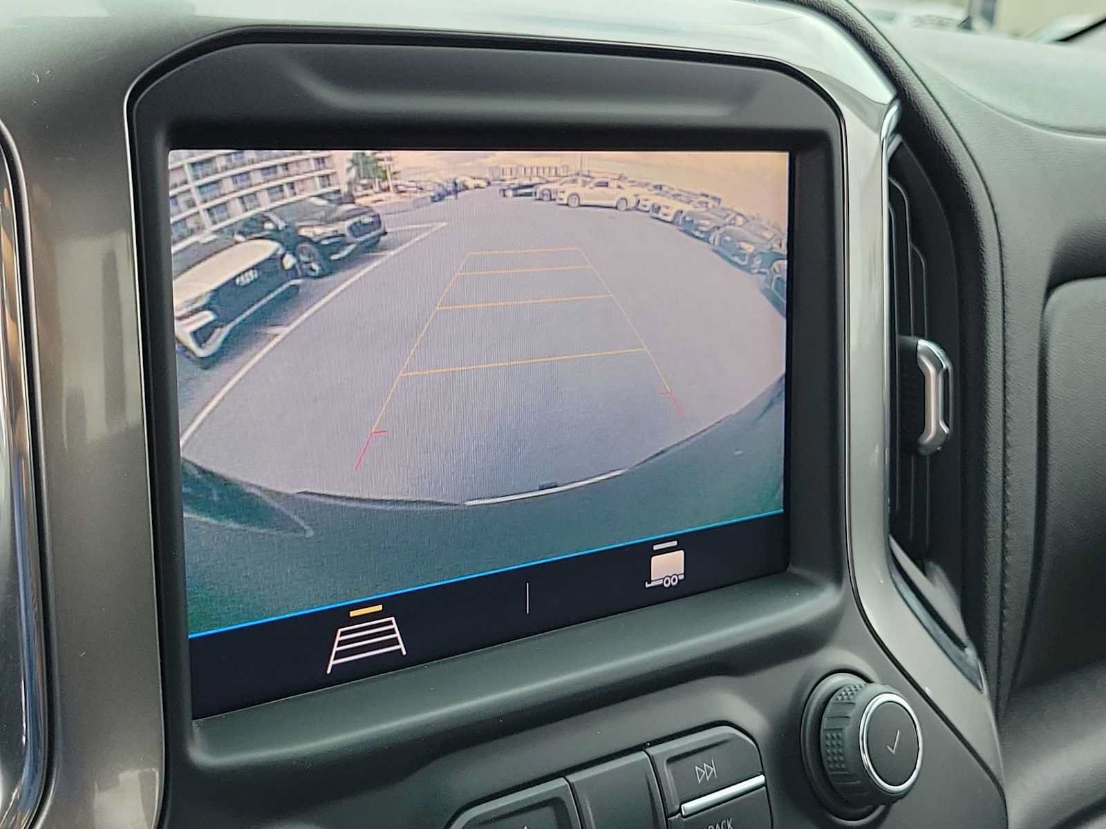 Used 2022 Chevrolet Silverado 1500 LT AWD/4WD image 25