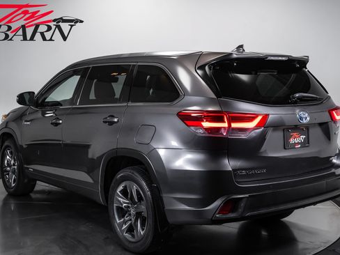Used 2019 Toyota Highlander Limited Platinum AWD/4WD image 3