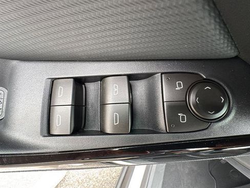 New 2026 Chevrolet Equinox LT w/ Convenience Package II FWD image 15