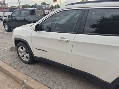 Used 2018 Jeep Compass Latitude FWD image 6