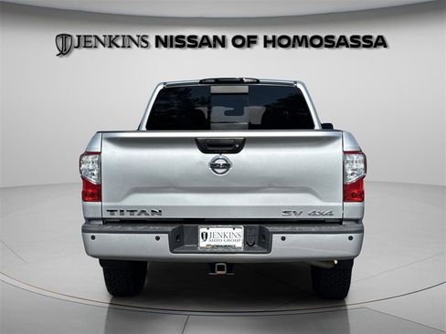Certified 2017 Nissan Titan SV image 11