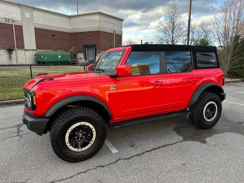 Certified 2023 Ford Bronco Outer Banks w/ Sasquatch Package image 2
