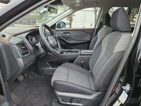 Used 2023 Nissan Rogue SV image 11