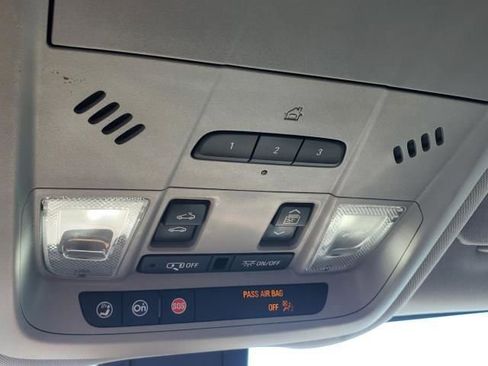 Used 2023 Chevrolet Equinox Premier image 32