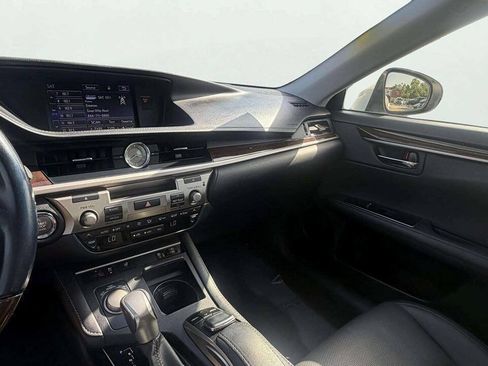 Used 2016 Lexus ES 350 w/ Navigation System Package FWD image 18