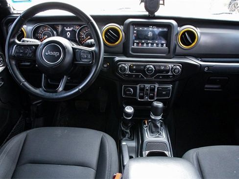 Used 2022 Jeep Gladiator Willys image 29