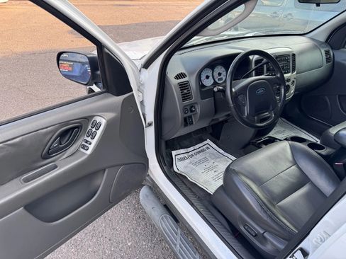 Used 2003 Ford Escape XLT image 11