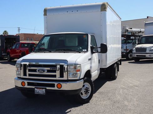 Used 2015 Ford E-450 and Econoline 450 Super Duty RWD image 4