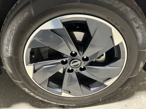 Used 2025 Nissan Rogue SV FWD image 39