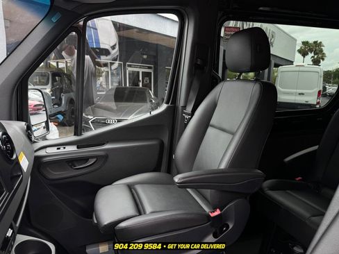 Used 2019 Mercedes-Benz Sprinter 2500 image 19