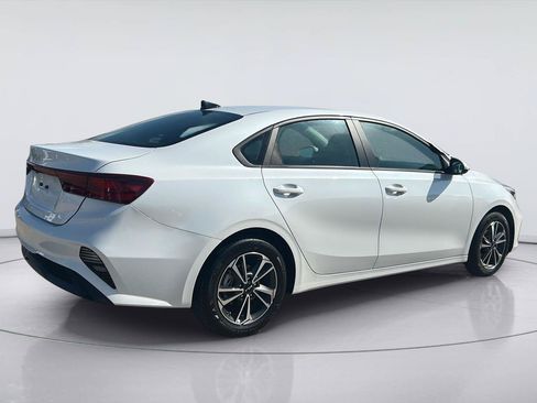 Used 2024 Kia Forte LXS FWD image 4