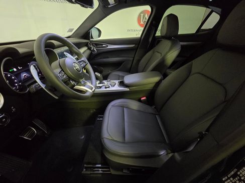 New 2025 Alfa Romeo Stelvio Sprint image 9