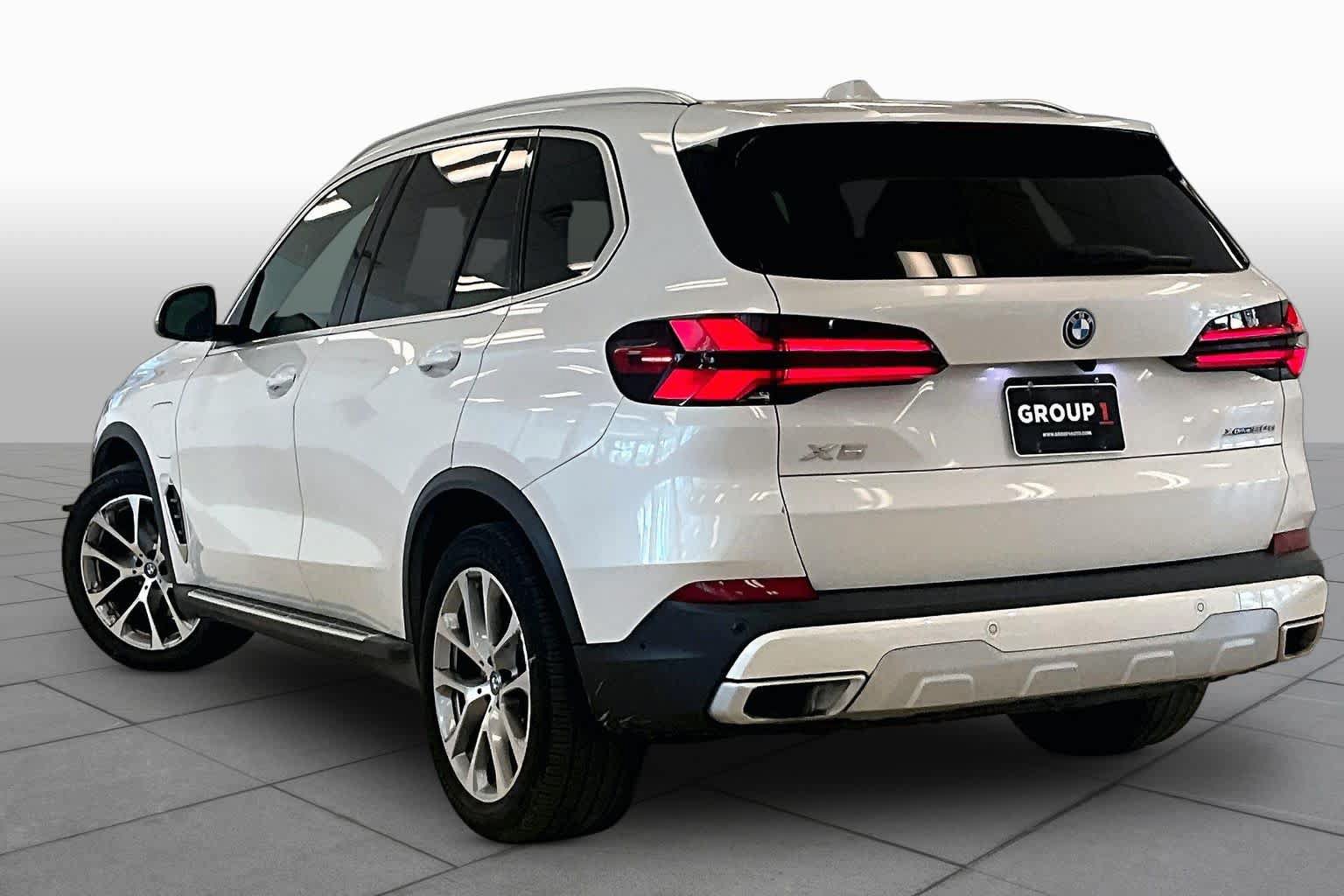 Used 2025 BMW X5 xDrive50e AWD/4WD image 11