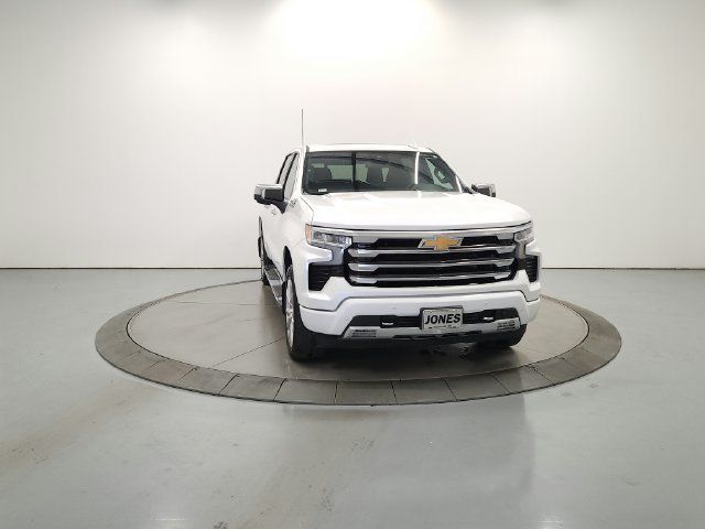Used 2024 Chevrolet Silverado 1500 High Country w/ High Country Premium Package AWD/4WD image 2