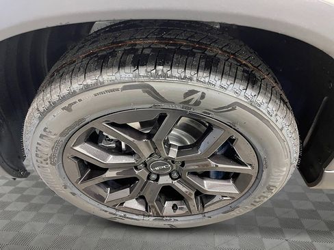 New 2025 Honda Pilot Touring image 12