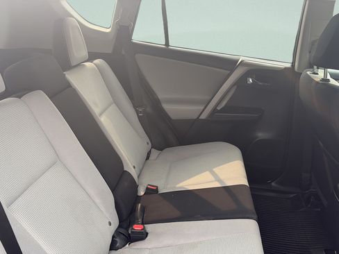 Used 2018 Toyota RAV4 XLE AWD/4WD image 14