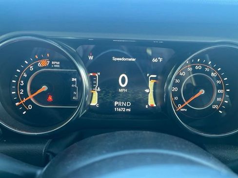 Used 2022 Jeep Wrangler Unlimited Sahara AWD/4WD image 19