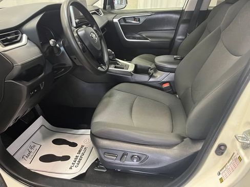 Used 2024 Toyota RAV4 XLE FWD image 4