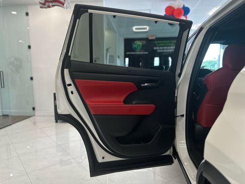 Used 2021 Toyota Highlander XSE image 37