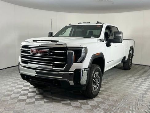 Used 2024 GMC Sierra 3500 SLE w/ SLE Value Package image 3