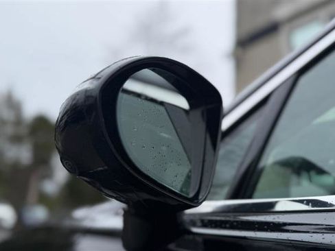 Used 2024 Genesis GV70 2.5T w/ Advanced Package image 38