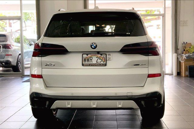 Used 2024 BMW X5 sDrive40i w/ M Sport Package RWD image 4