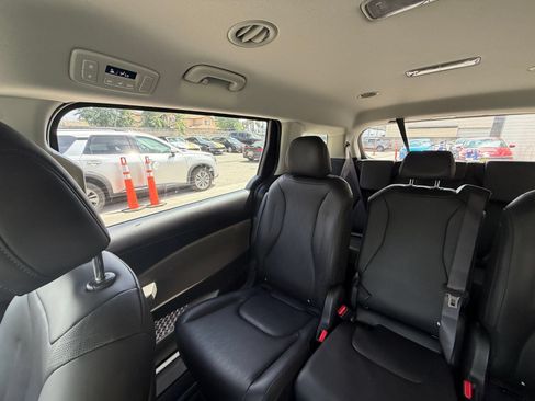 Used 2026 Kia Carnival FWD image 37