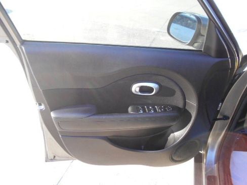 Used 2014 Kia Soul image 16