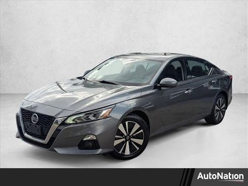 Used 2019 Nissan Altima 2.5 SV image 1