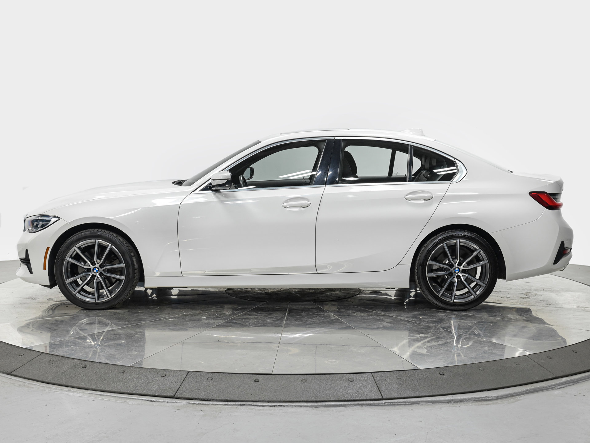 Used 2020 BMW 330i xDrive Sedan w/ Convenience Package AWD/4WD image 2