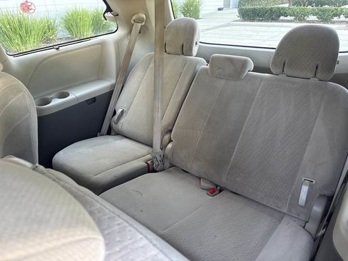 Used 2017 Toyota Sienna LE FWD image 12