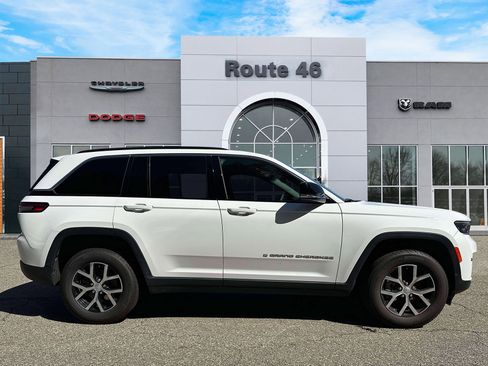 Used 2024 Jeep Grand Cherokee Limited AWD/4WD image 6