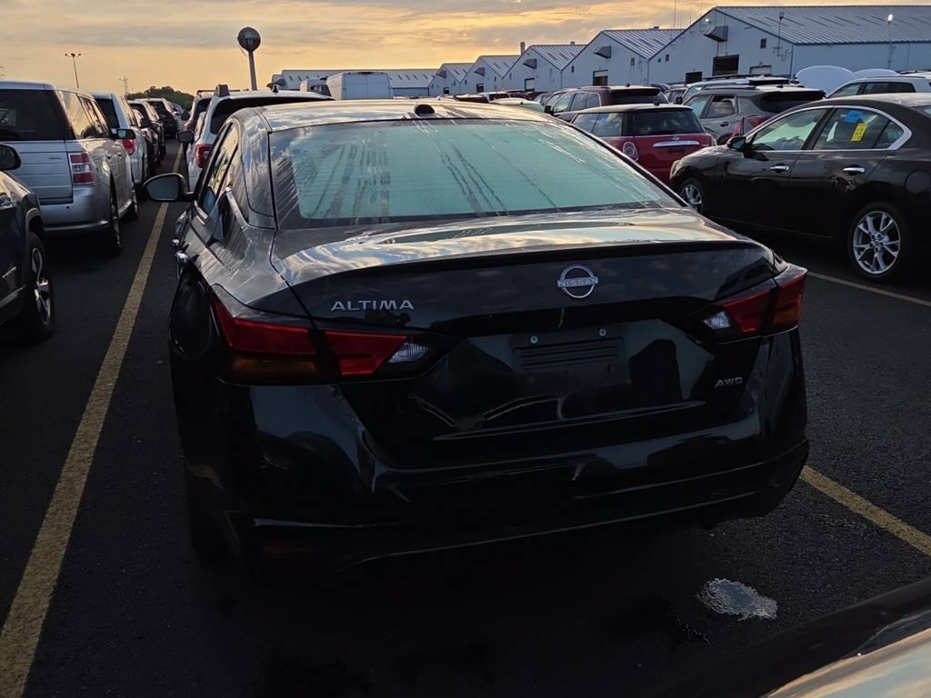 Used 2025 Nissan Altima 2.5 SV AWD/4WD image 2