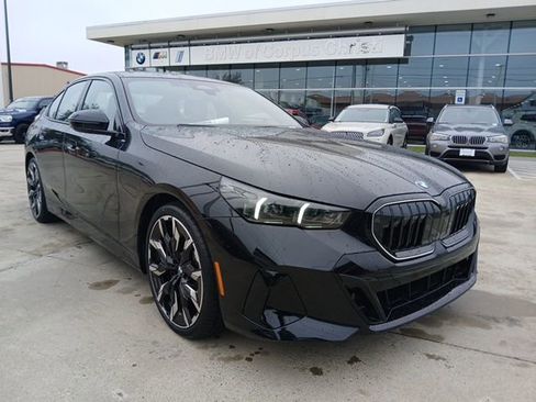 New 2026 BMW 530i RWD image 1
