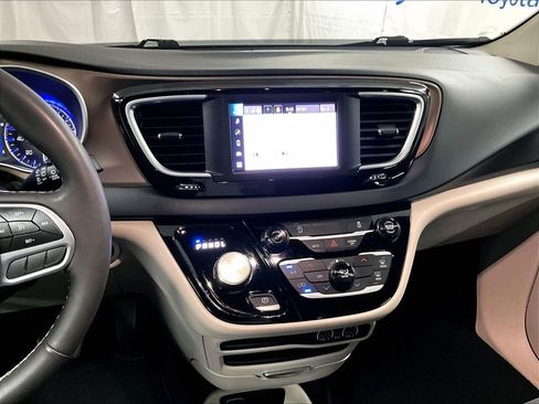 Used 2024 Chrysler Voyager LX FWD image 17