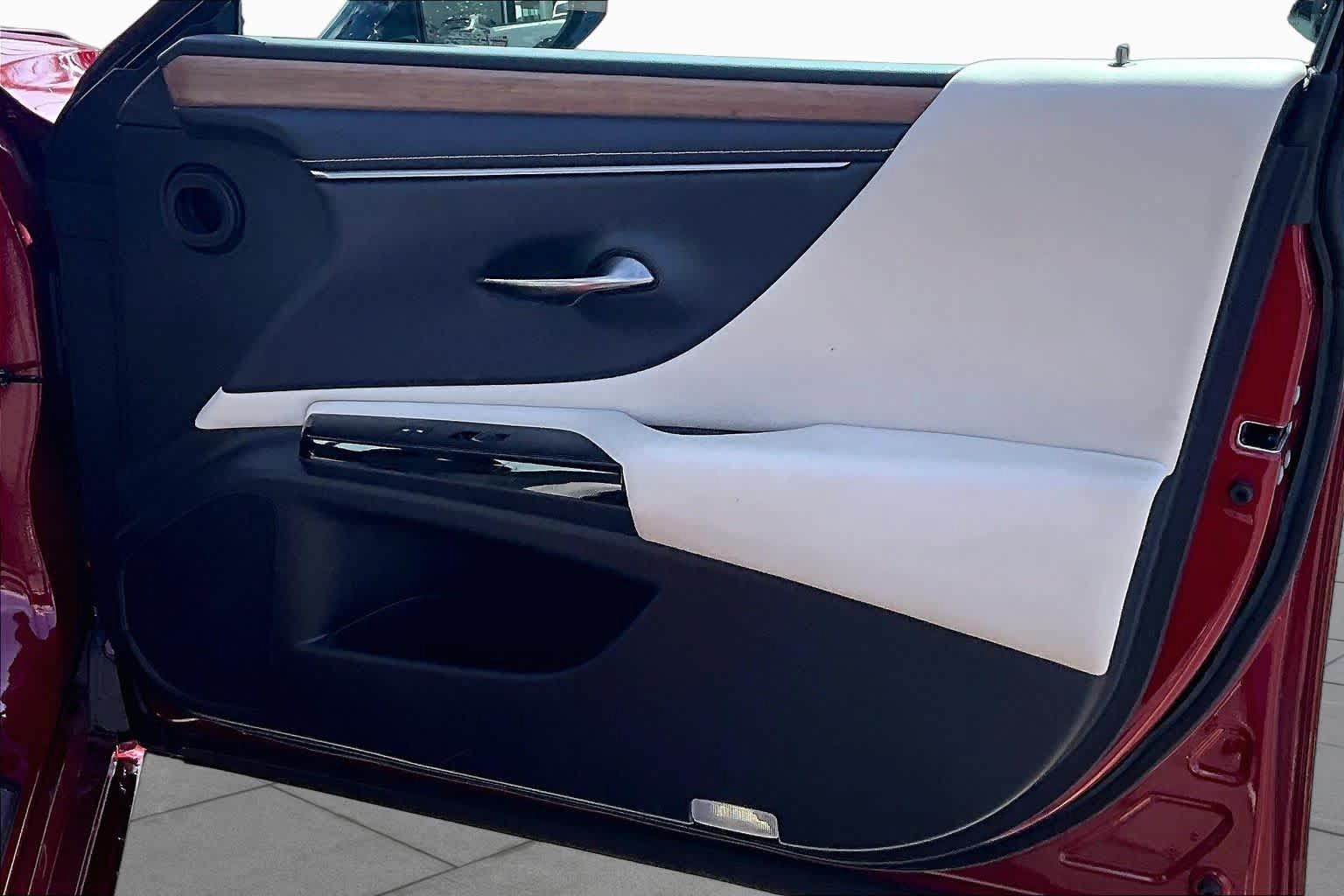 Used 2023 Lexus ES 300h w/ Premium Package FWD image 23