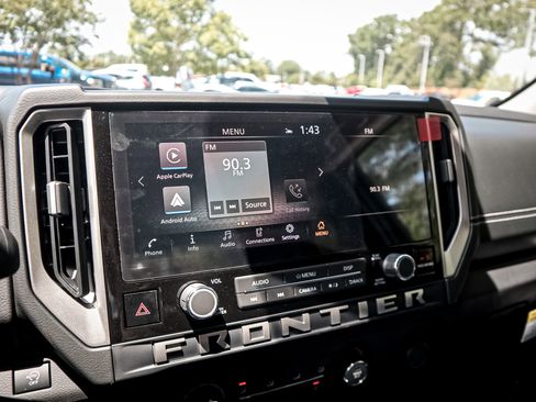 Used 2025 Nissan Frontier SV image 23