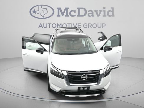 Used 2025 Nissan Pathfinder Platinum w/ Cargo Package AWD/4WD image 48
